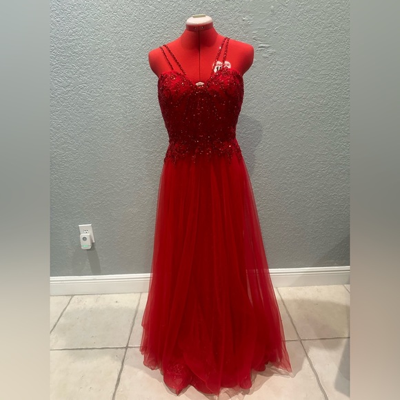 Eli Wilde Mon Cherie Gown - Picture 2 of 12